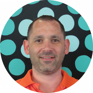 Chris on background FINAL cropped as circle